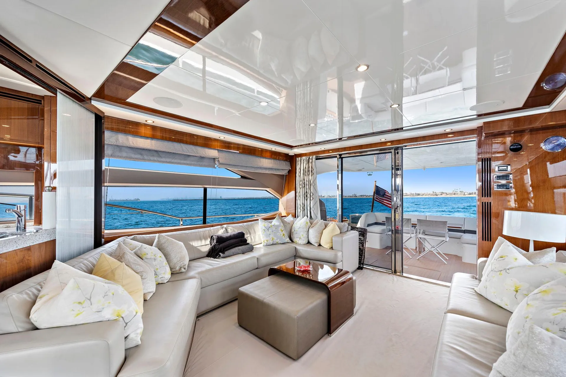 PRINCESS 72 MOTOR YACHT - Image 3