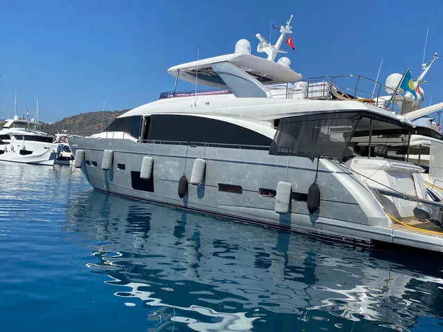 PRINCESS 88 MOTOR YACHT