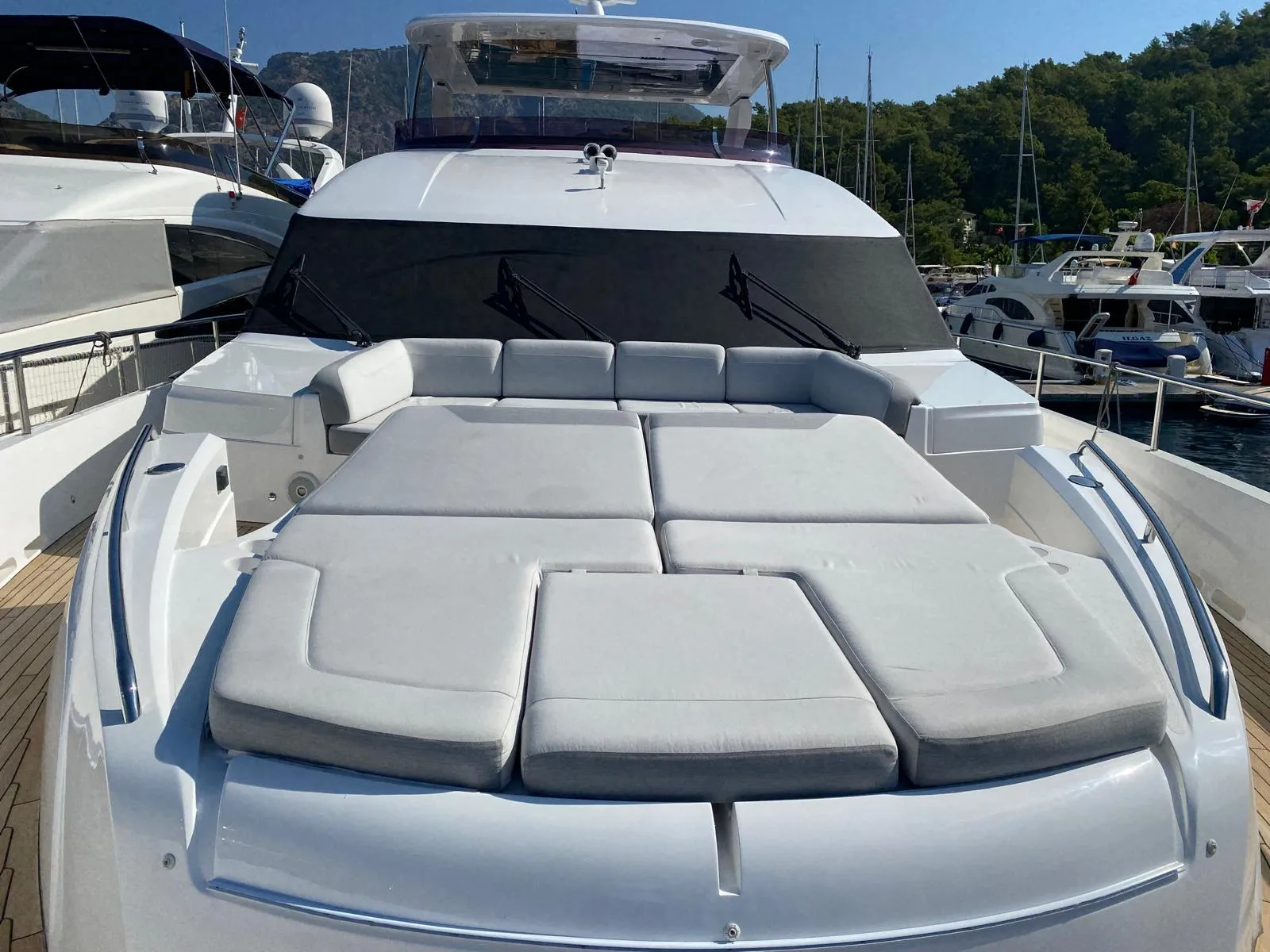 PRINCESS 88 MOTOR YACHT - Image 3