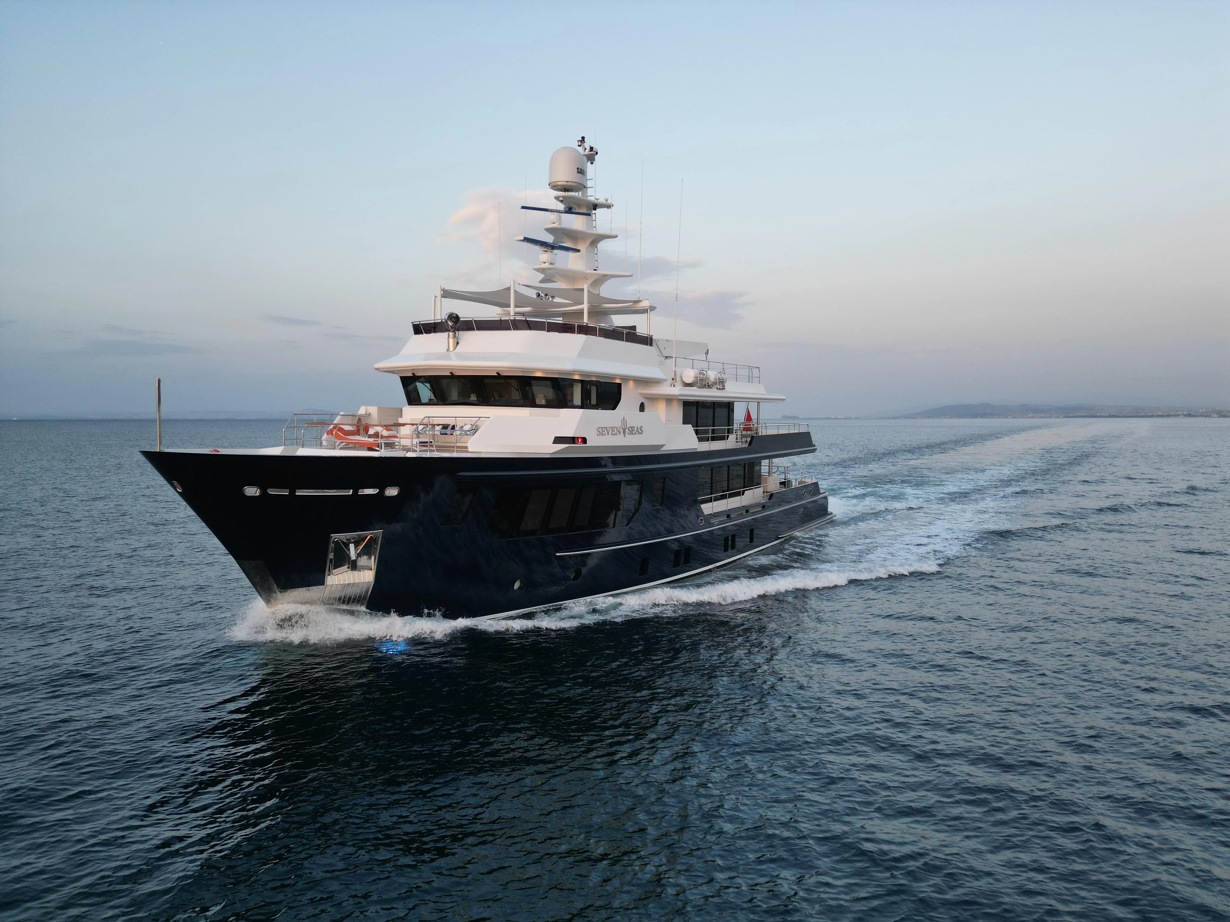 RMK MARINE EXPLORER YACHT 120 - Image 1