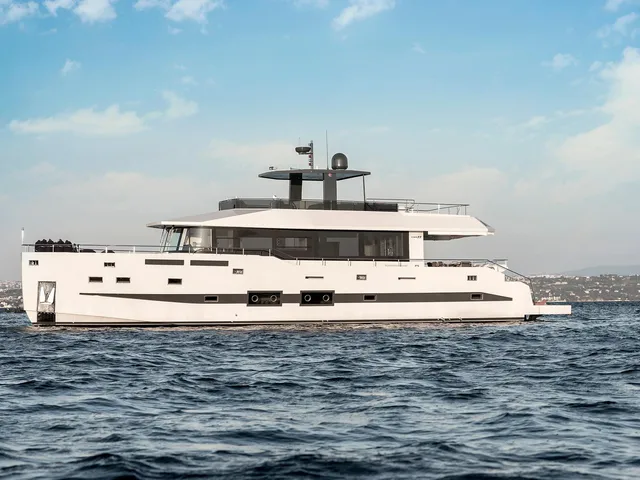 SES YACHTS SES 77