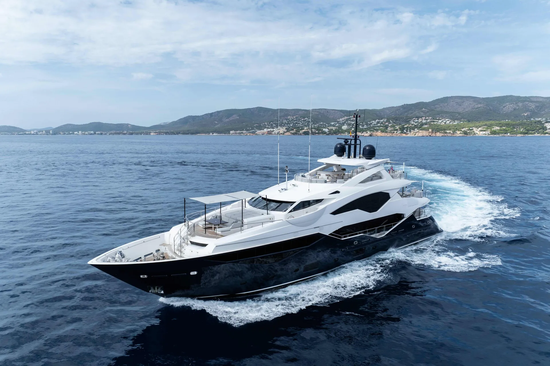 SUNSEEKER 131 YACHT - Image 3