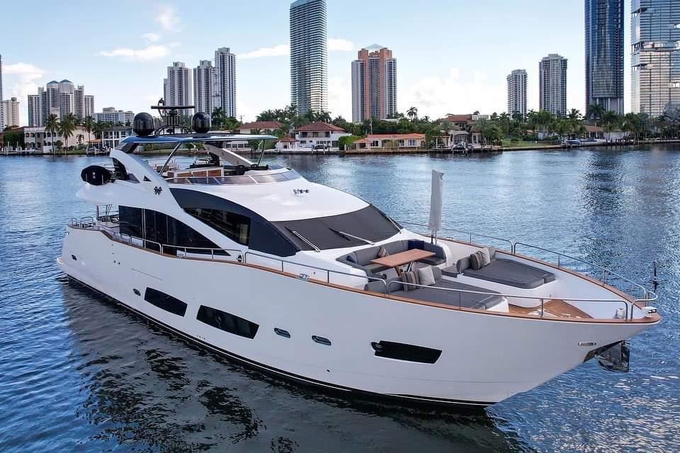 SUNSEEKER 28 METRE YACHT - Image 1
