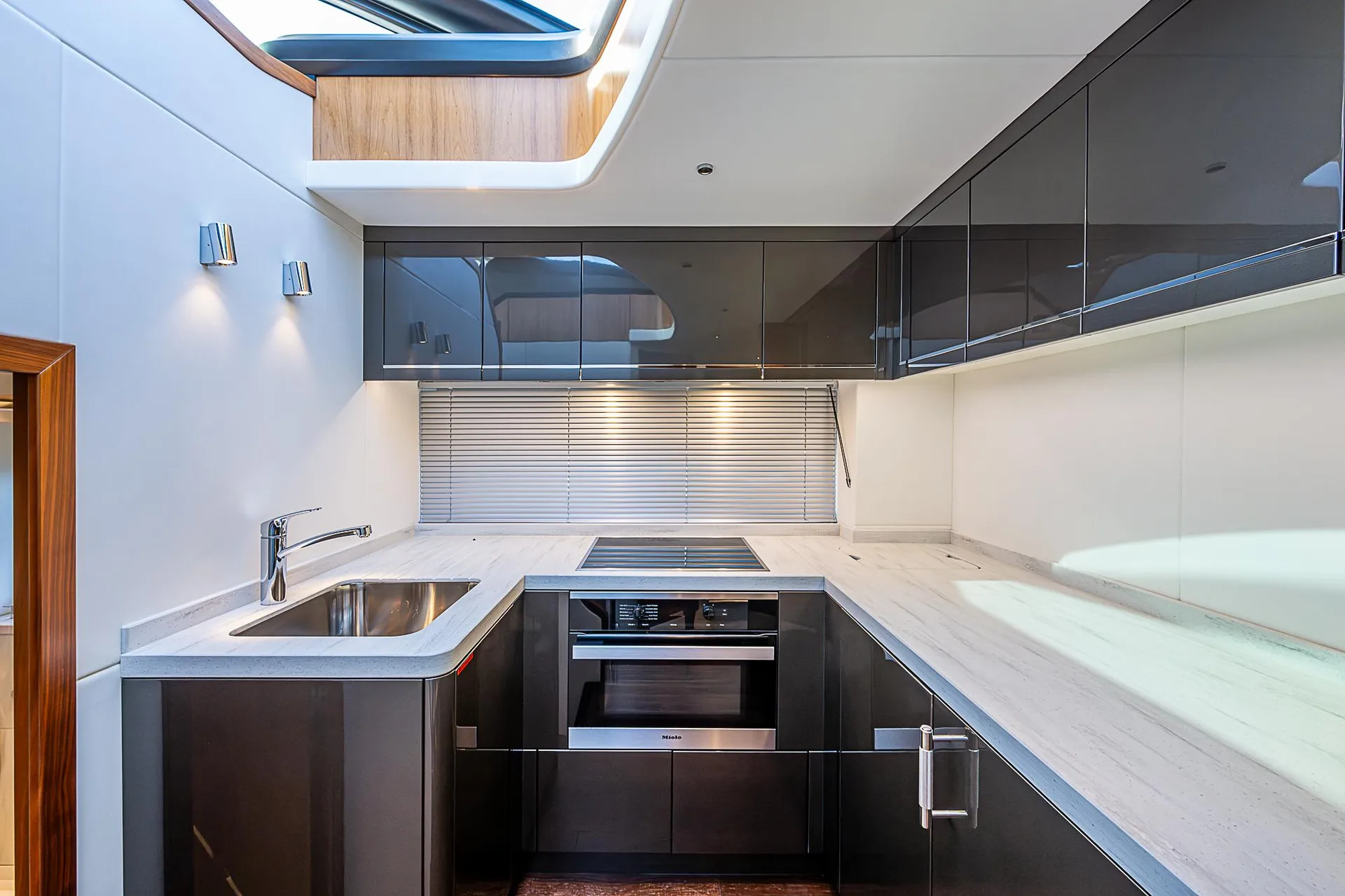 SUNSEEKER 60 EVO PREDATOR - Image 3