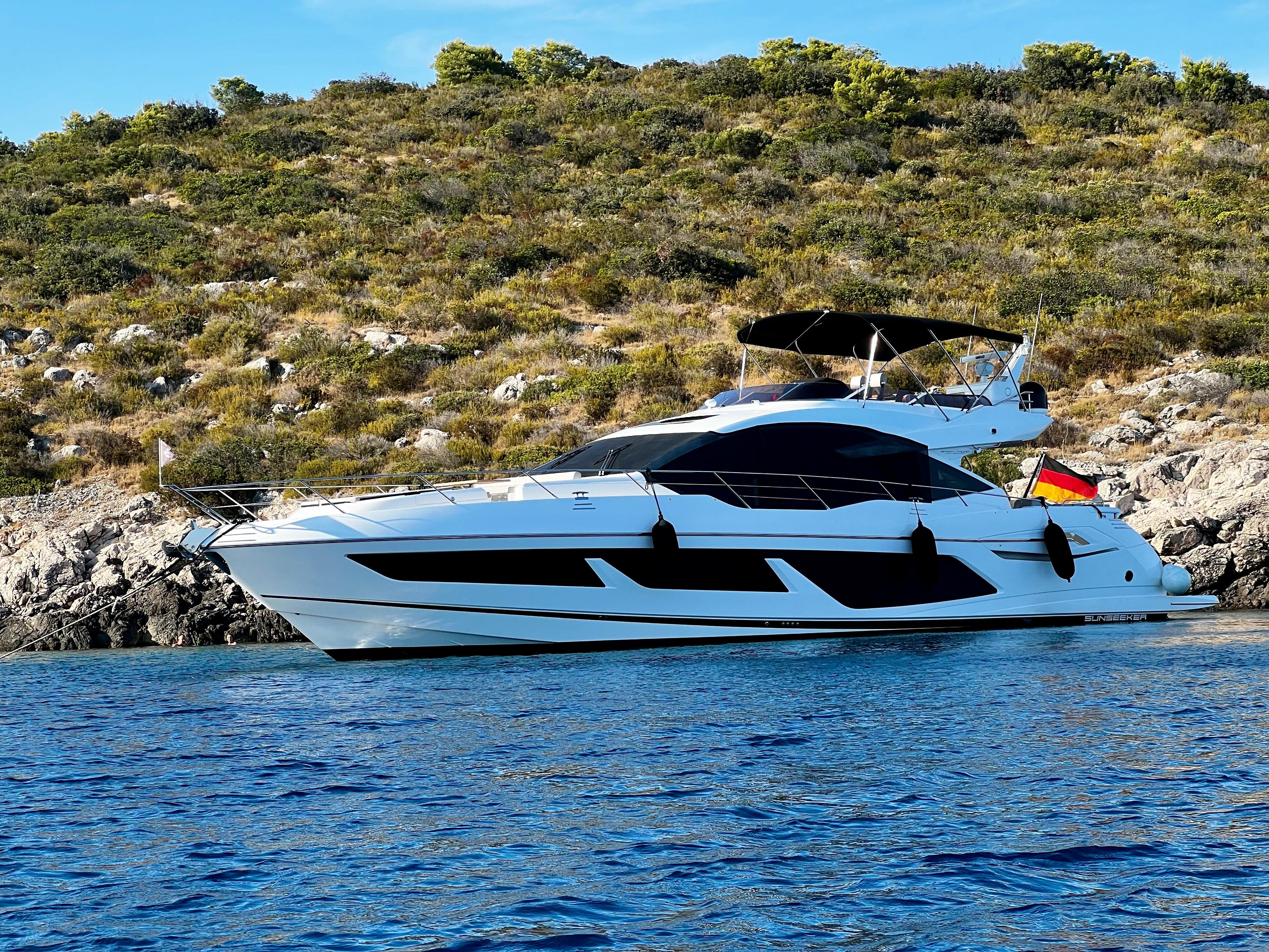 SUNSEEKER 74 SPORT YACHT - Image 1