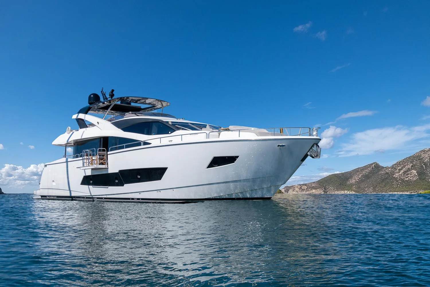 SUNSEEKER 86 YACHT - Image 1