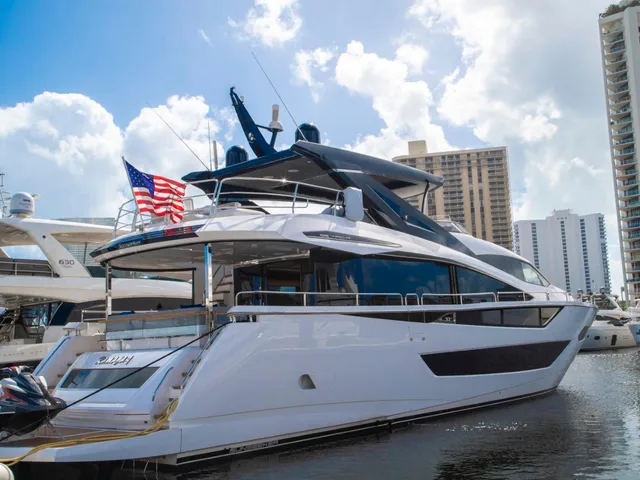 SUNSEEKER 88 YACHT