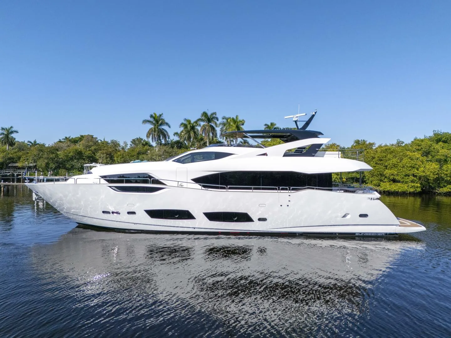 SUNSEEKER 95 YACHT - Image 3