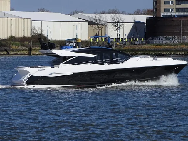 SUNSEEKER PREDATOR 74 XPS