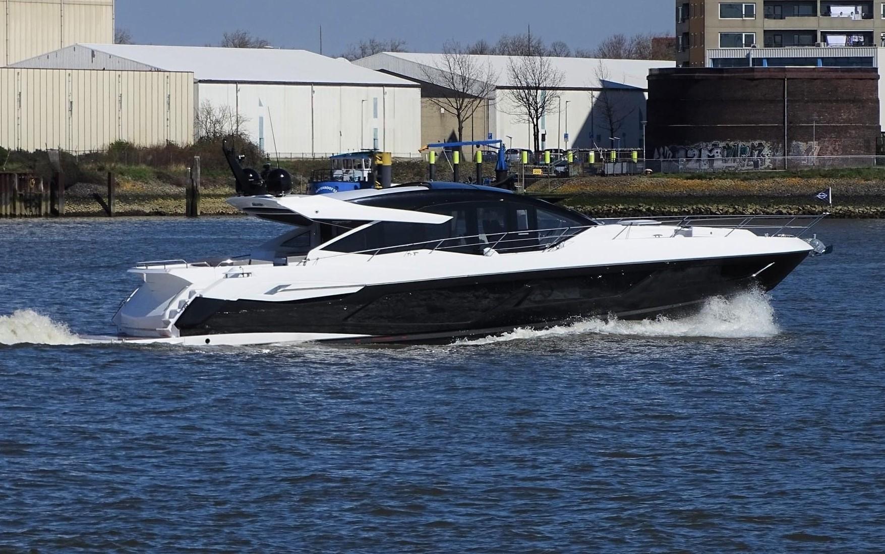 SUNSEEKER PREDATOR 74 XPS - Image 1