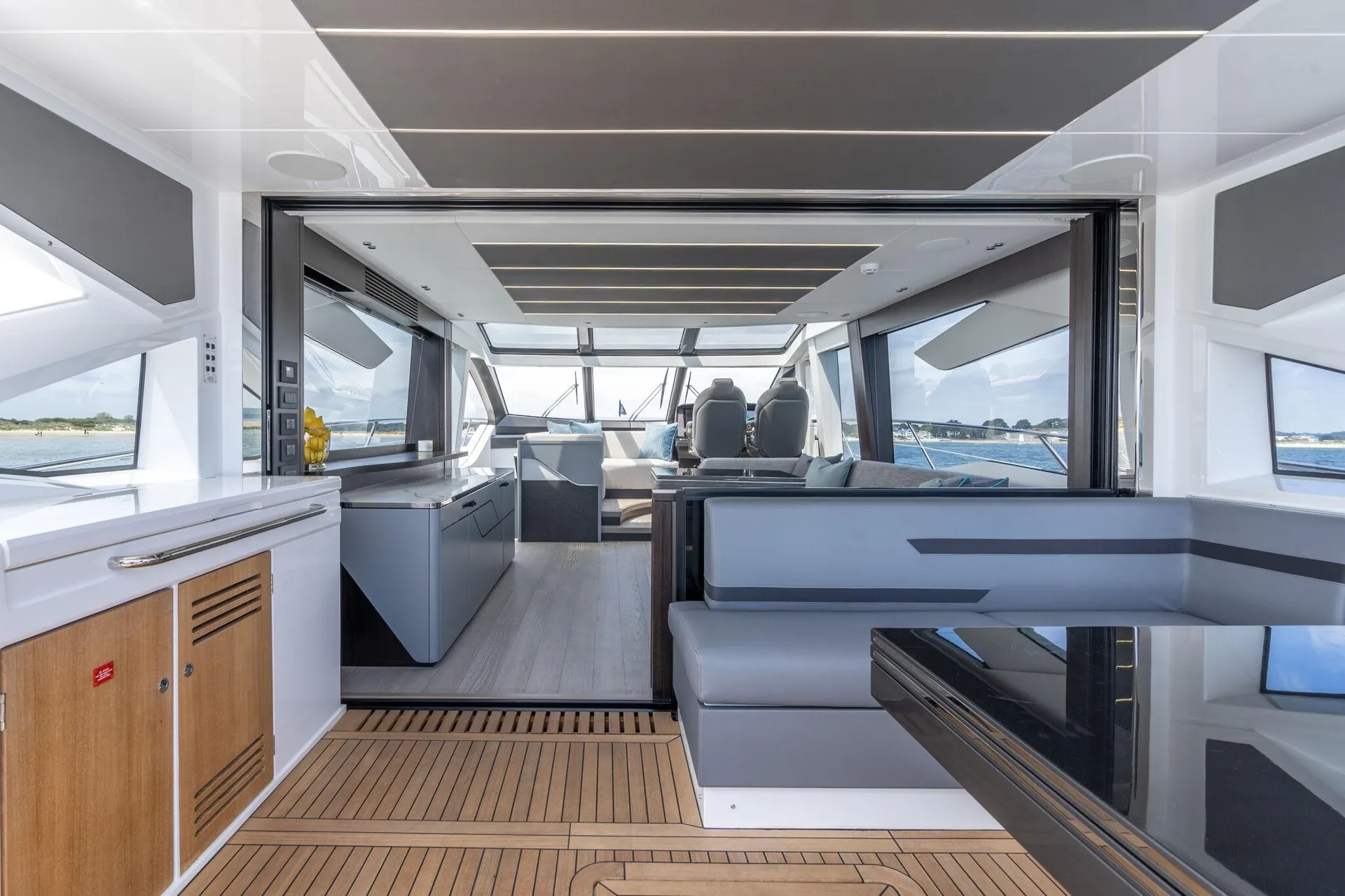 SUNSEEKER PREDATOR 74 XPS - Image 3