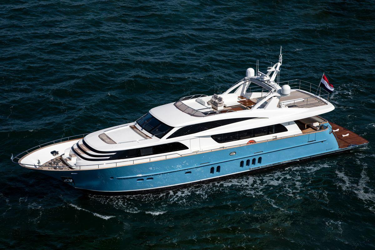 VAN DER VALK HELGA - Image 1