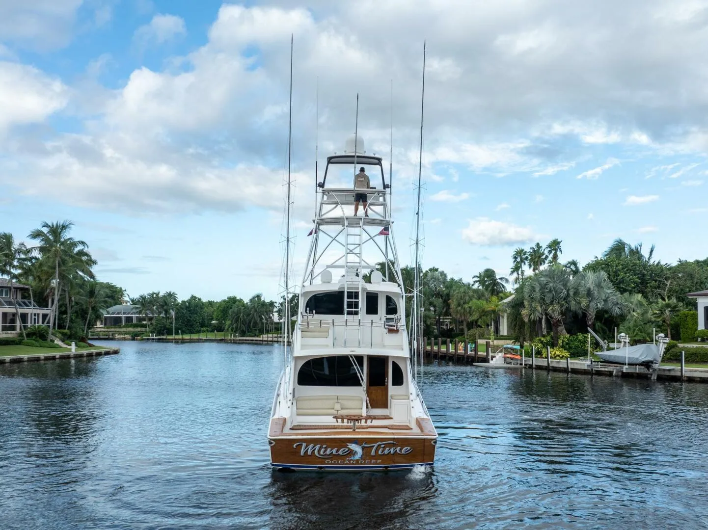 VIKING 68 ENCLOSED BRIDGE CONVERTIBLE - Image 3