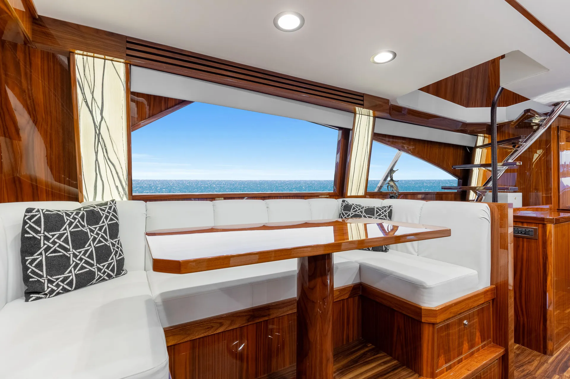 VIKING 72 ENCLOSED BRIDGE - Image 3