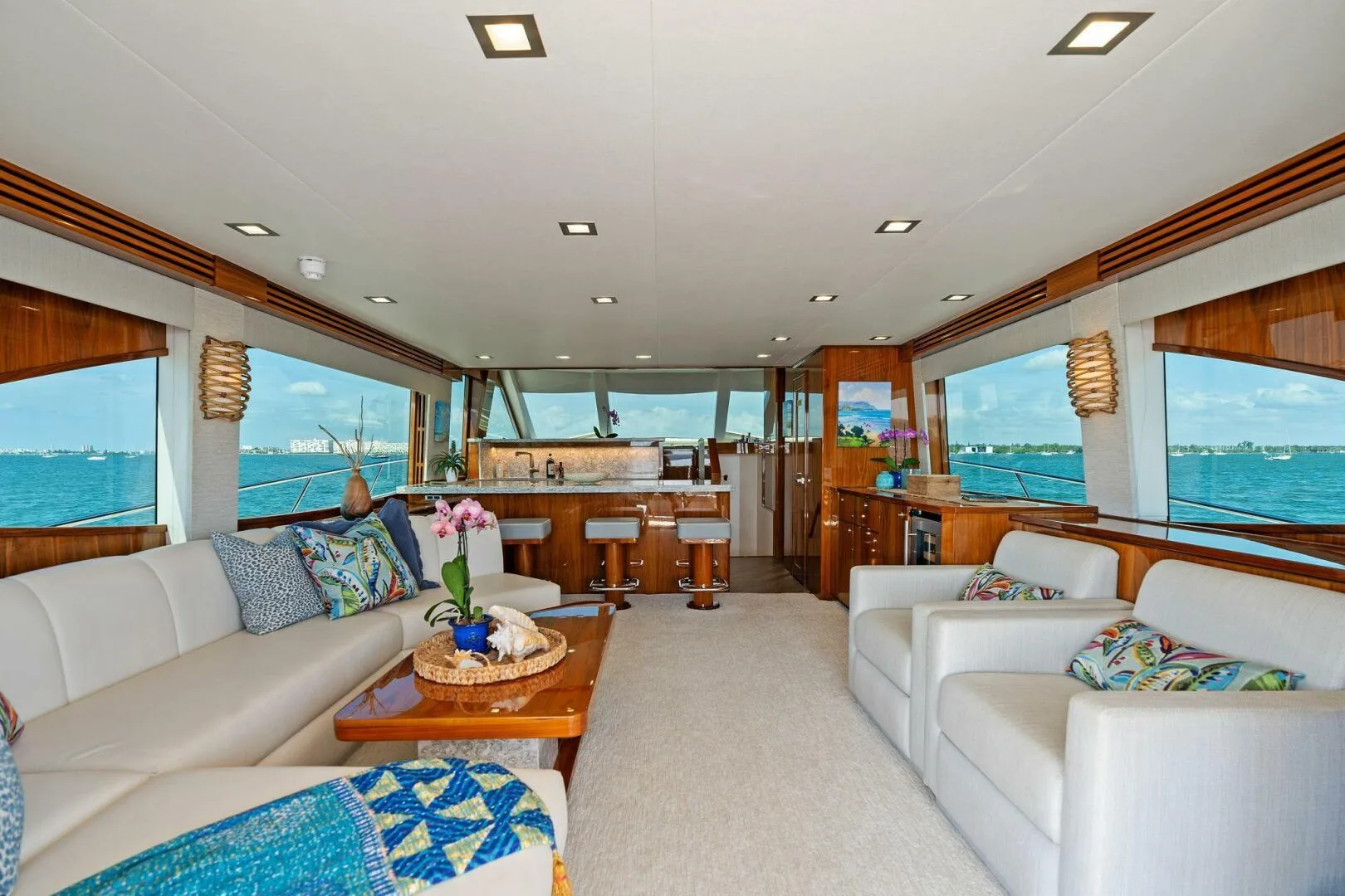 VIKING 82 COCKPIT MOTOR YACHT - Image 3
