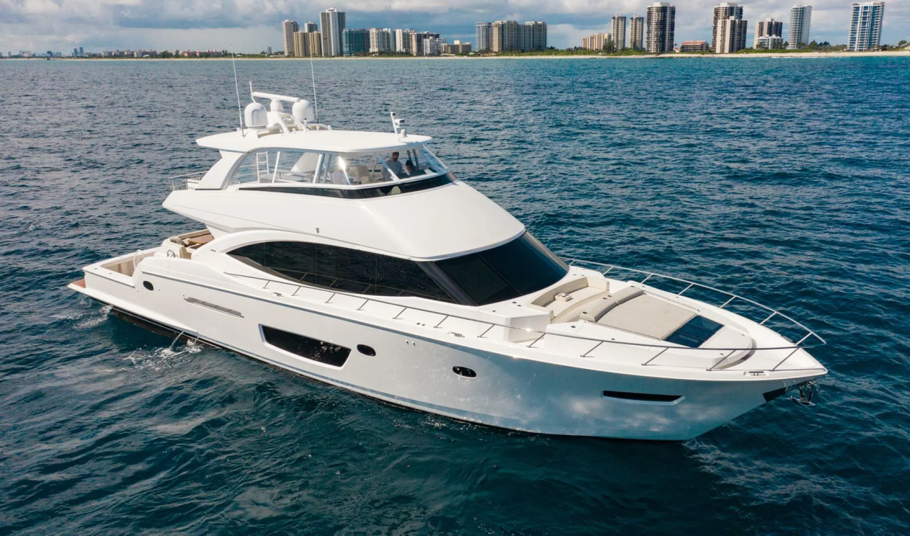 VIKING 82 COCKPIT MOTOR YACHT - Image 1