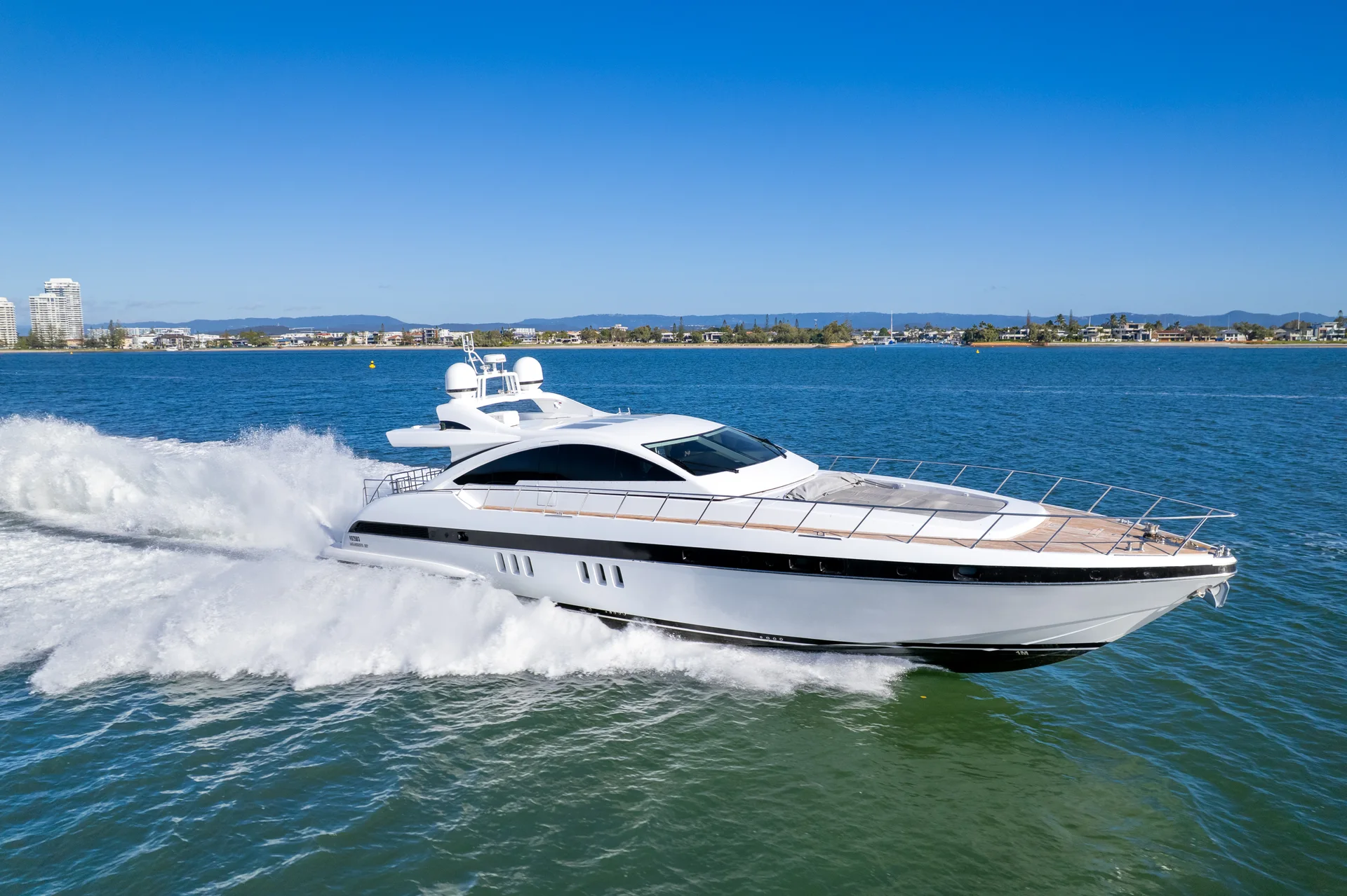 2007 MANGUSTA 80 BLANC - Image 1