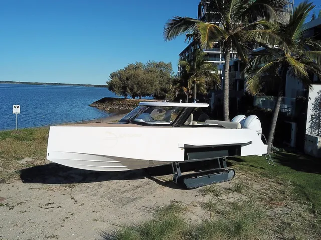 2018 IGUANA YACHTS COMMUTER