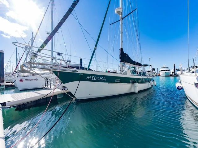 PAN OCEANIC 46 ‘TURNKEY CRUISER OR LIVE A BOARD READY TO SET SAIL’.