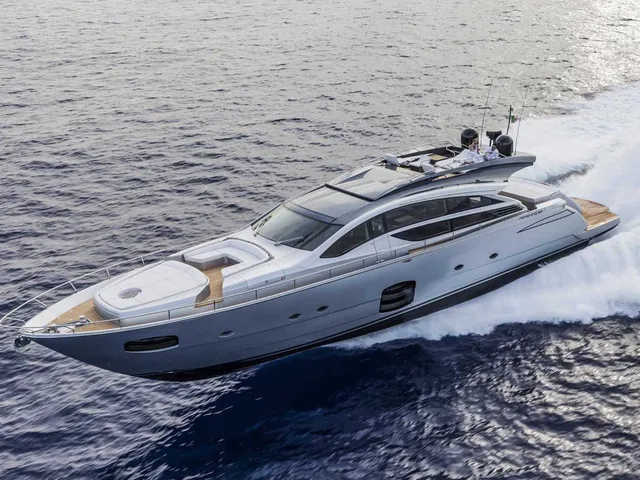 2013 PERSHING 82