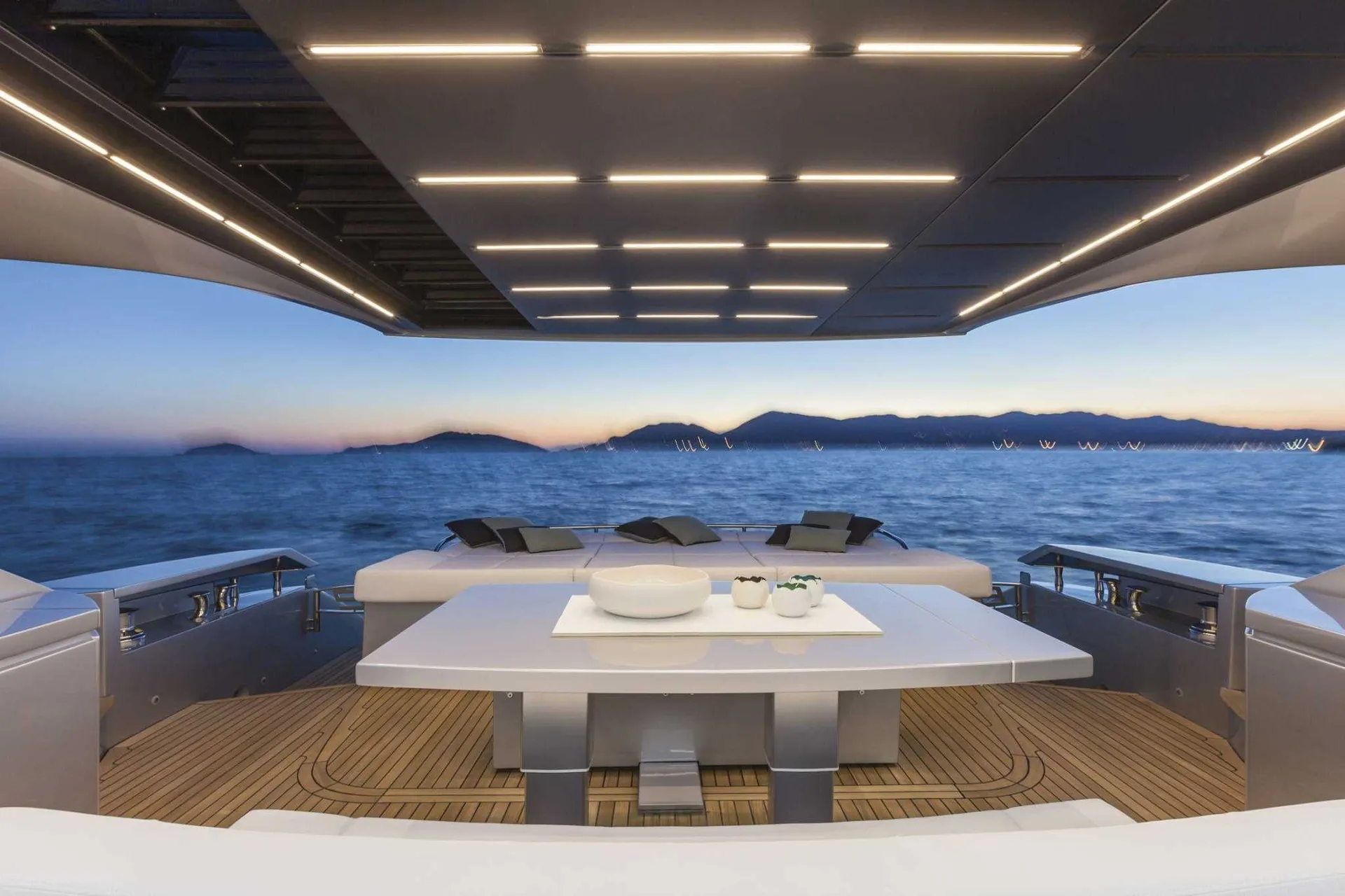 2013 PERSHING 82 - Image 3