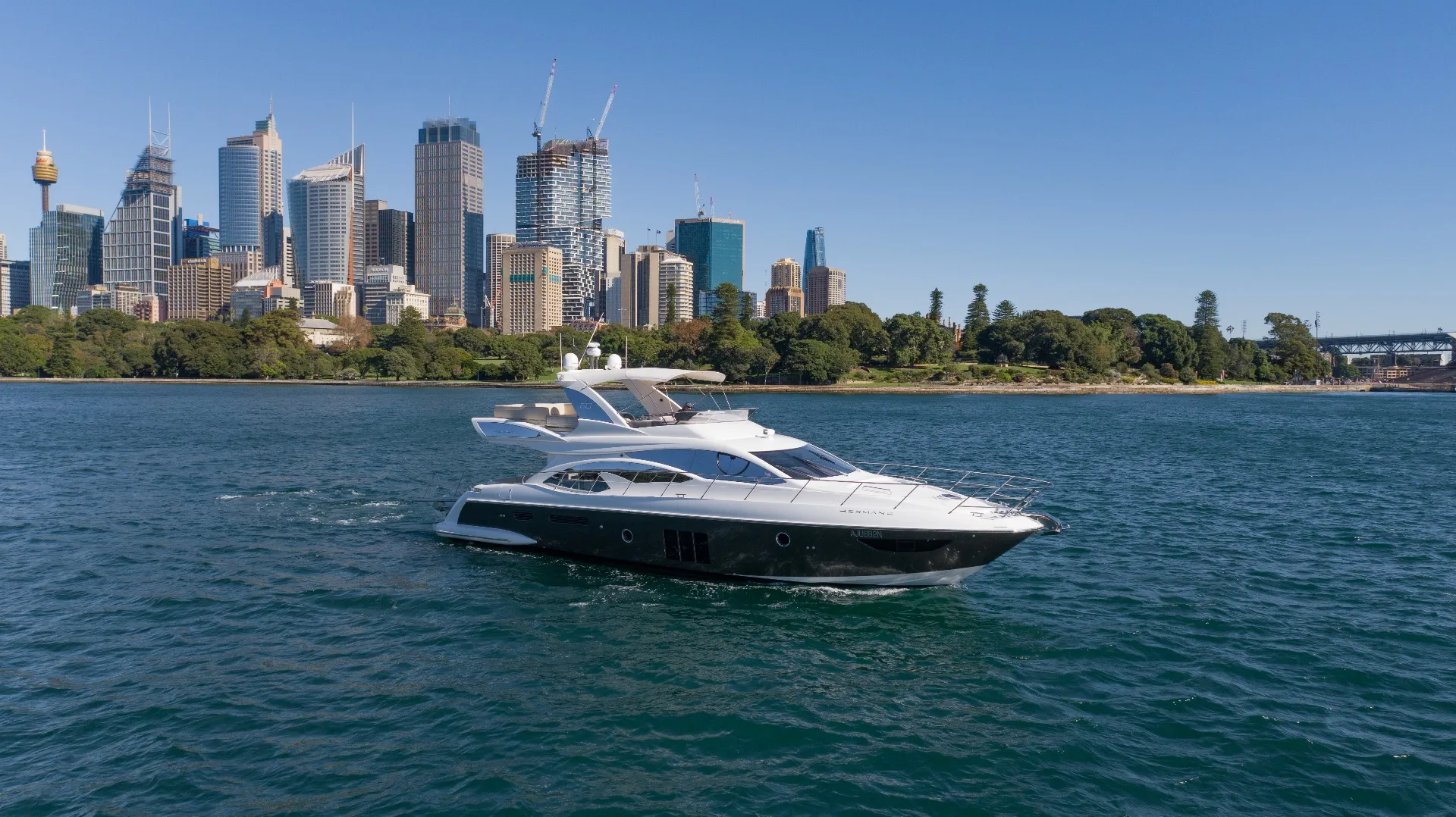 AZIMUT 60 FLYBRIDGE - Image 3