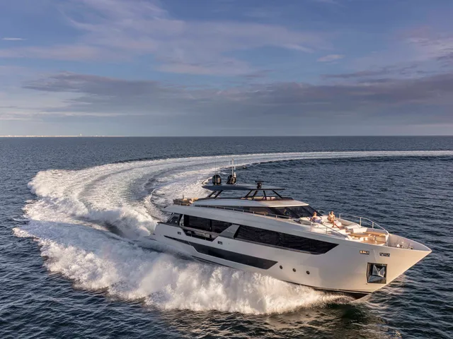 FERRETTI YACHTS 1000