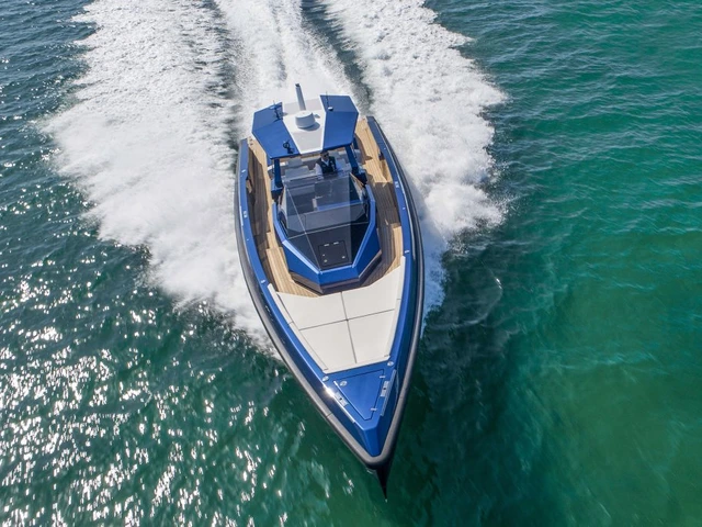 Yacht image 4