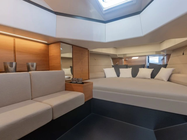Yacht image 11