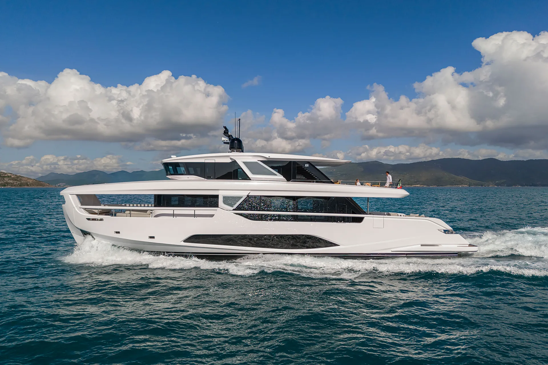 FERRETTI YACHTS INFYNITO 90 - Image 3