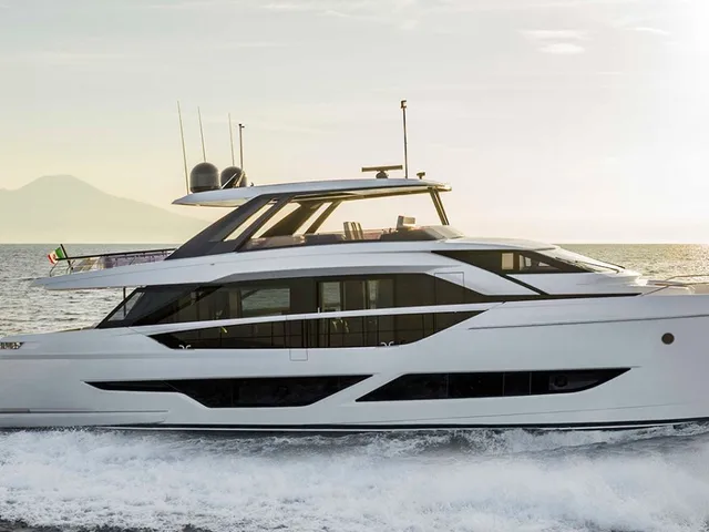 FERRETTI YACHTS 860