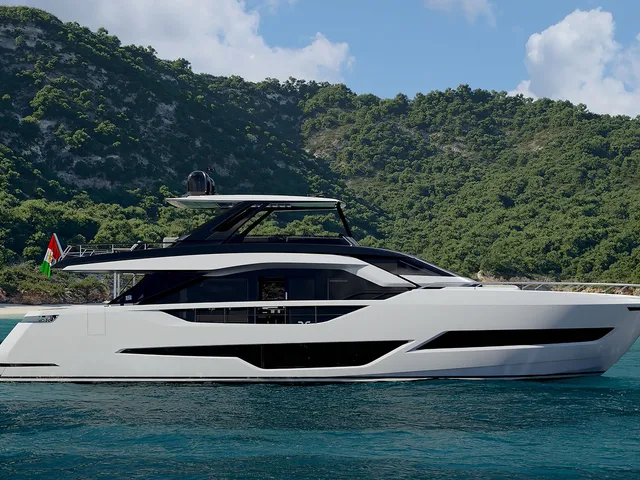 FERRETTI YACHTS 800