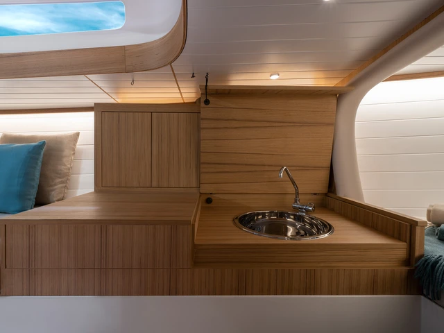 Yacht image 8