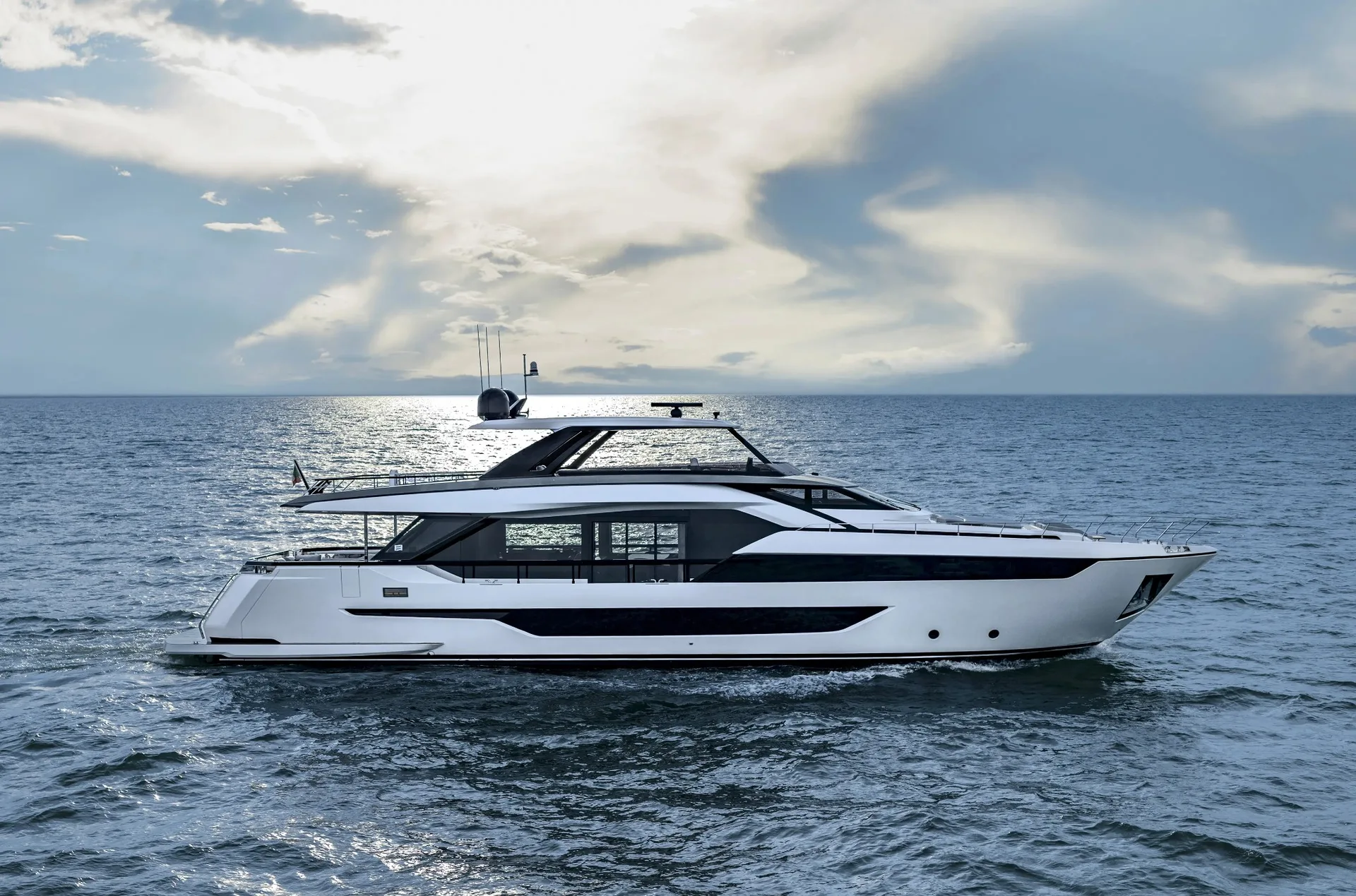 FERRETTI YACHTS 940 - Image 1