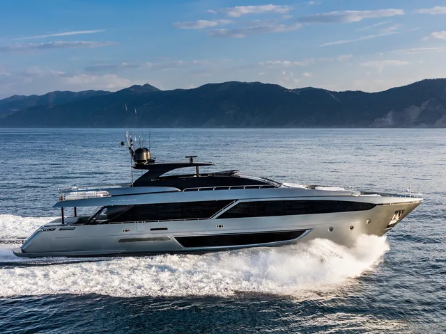 RIVA 110’ DOLCEVITA