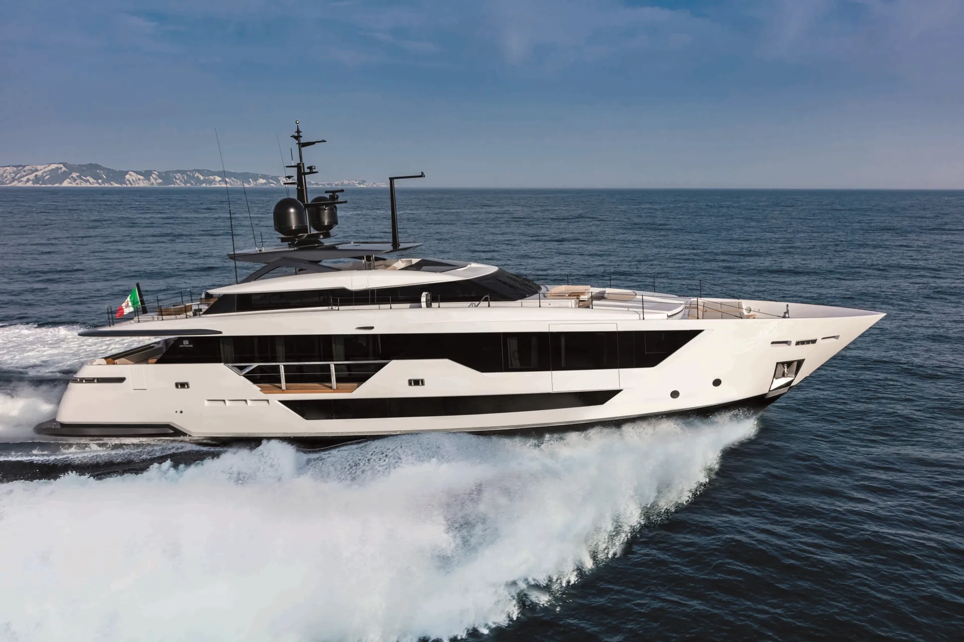 CUSTOM LINE 106’ - Image 3