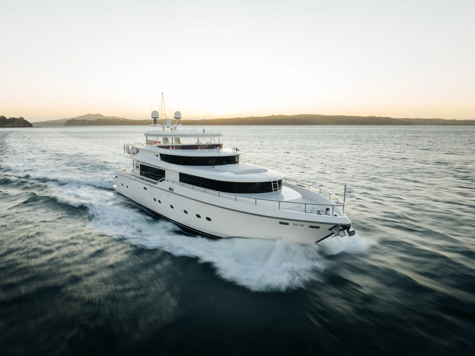 MOTORYACHT WW - Image 1