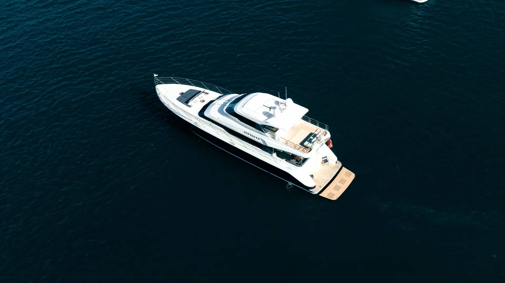 1999 WARREN 85 MOTOR YACHT INFINITE - Image 3
