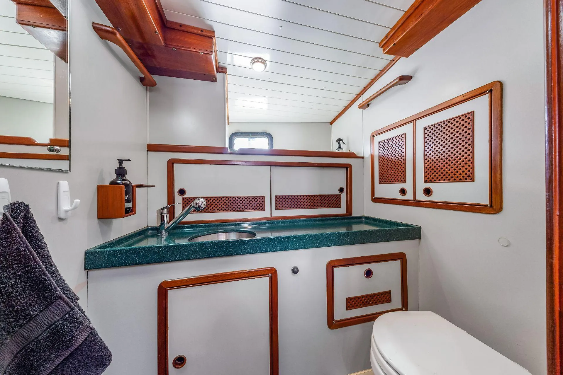 PAN OCEANIC 46 ‘TURNKEY CRUISER OR LIVE A BOARD READY TO SET SAIL’. - Image 3
