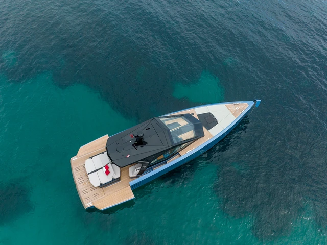 Yacht image 4