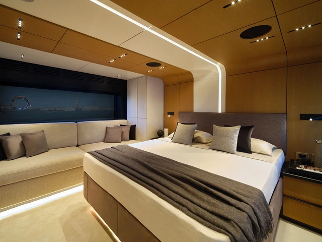 Yacht image 4