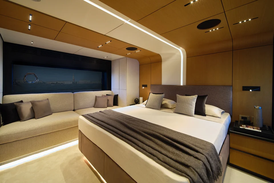 Yacht image 4