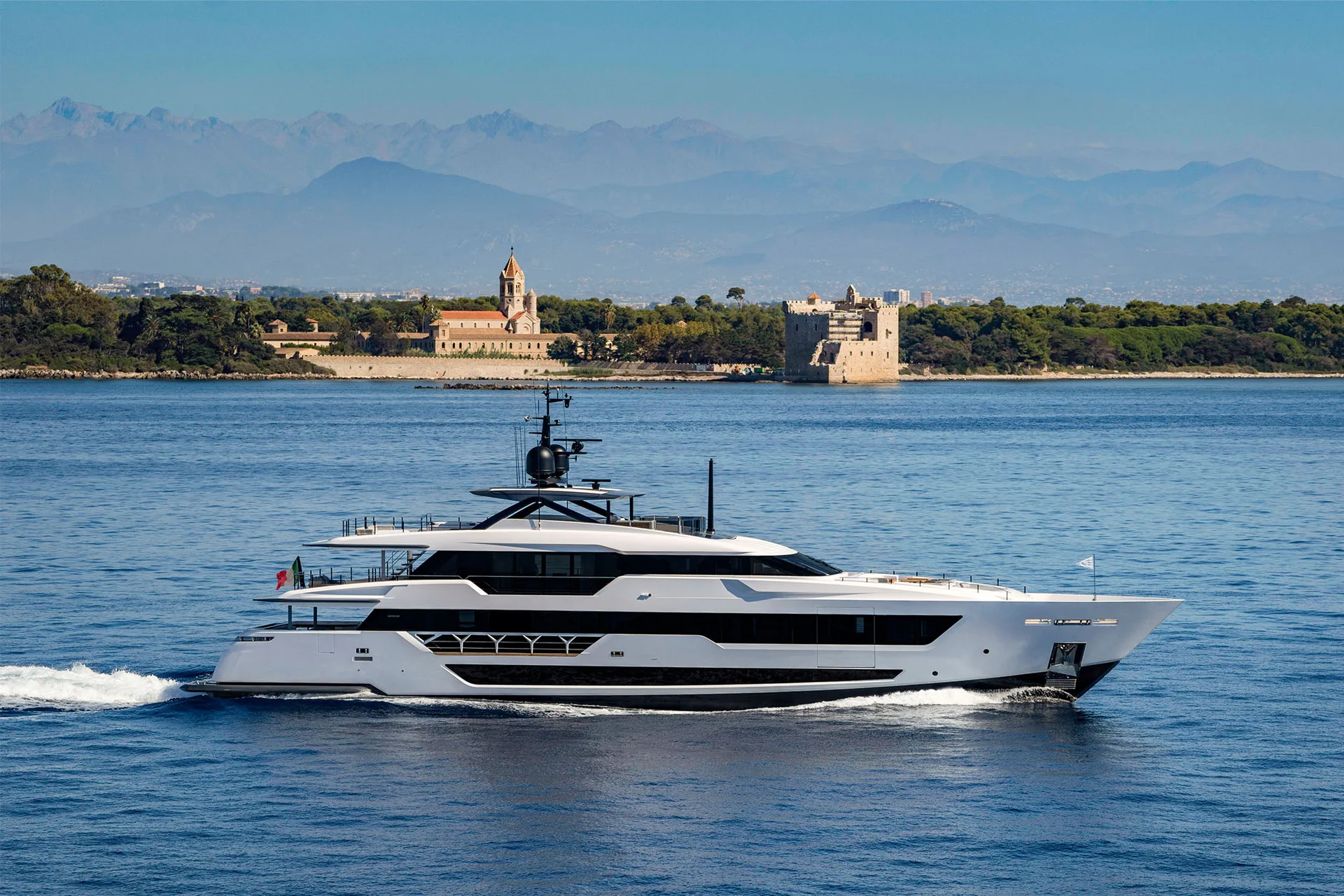 CUSTOM LINE 140 - Image 1