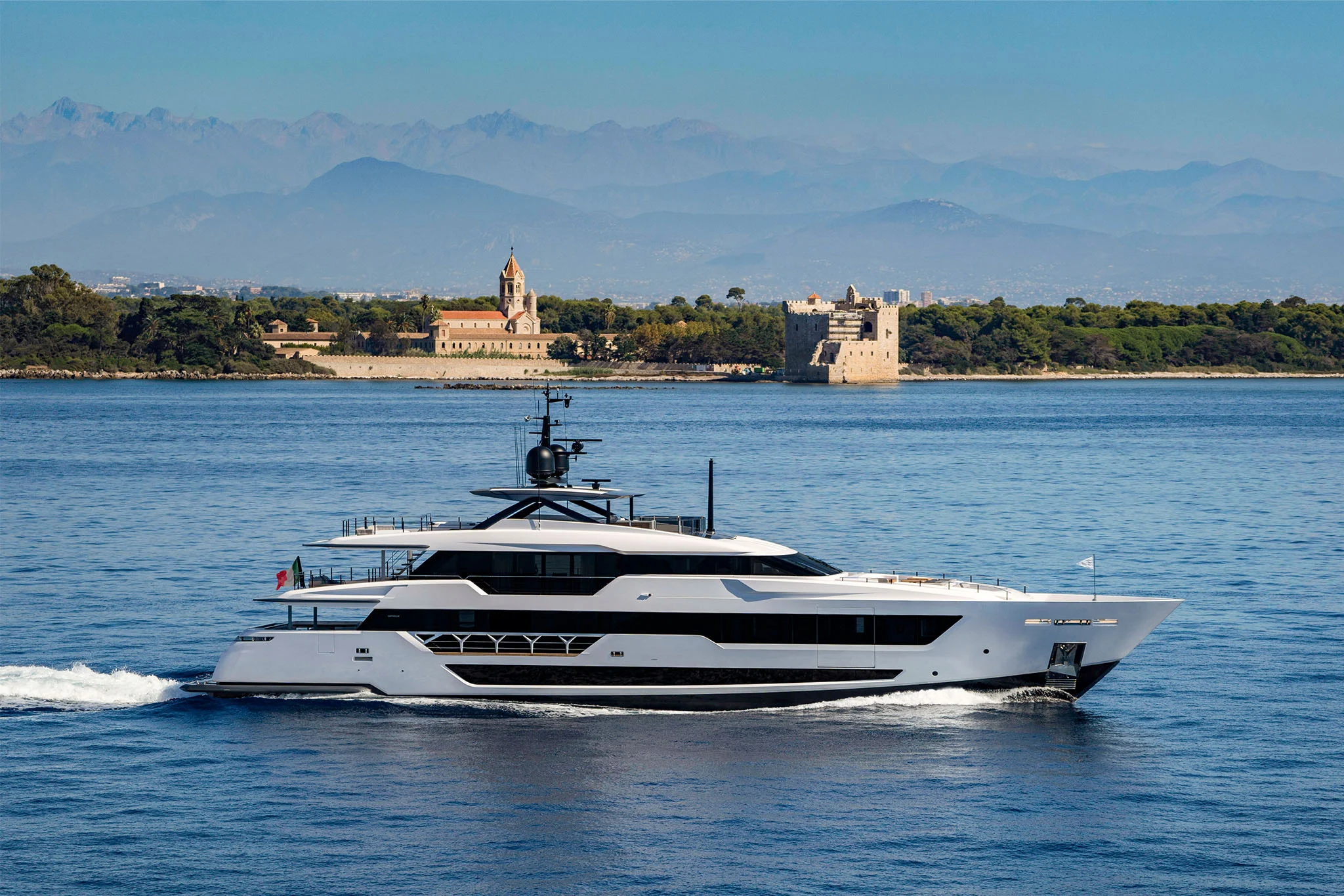 CUSTOM LINE 140 - Image 1