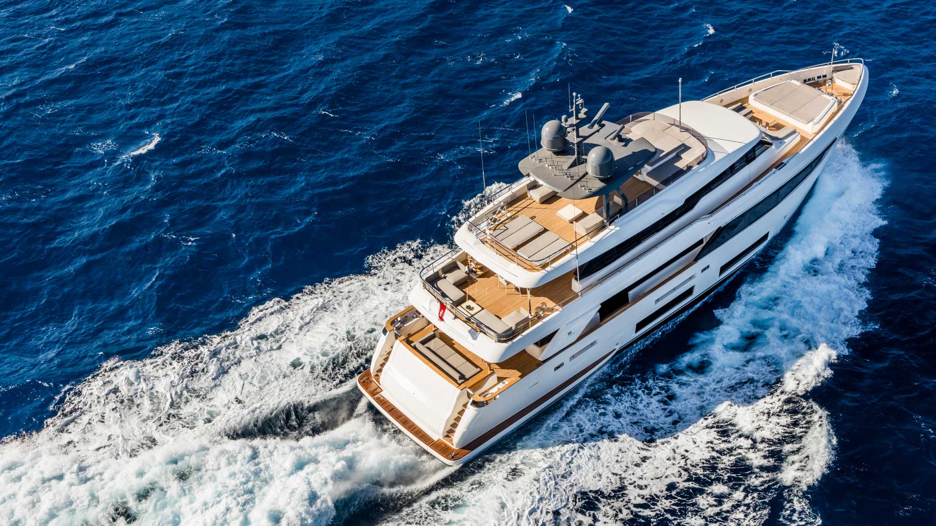 CUSTOM LINE NAVETTA 33 - Image 3