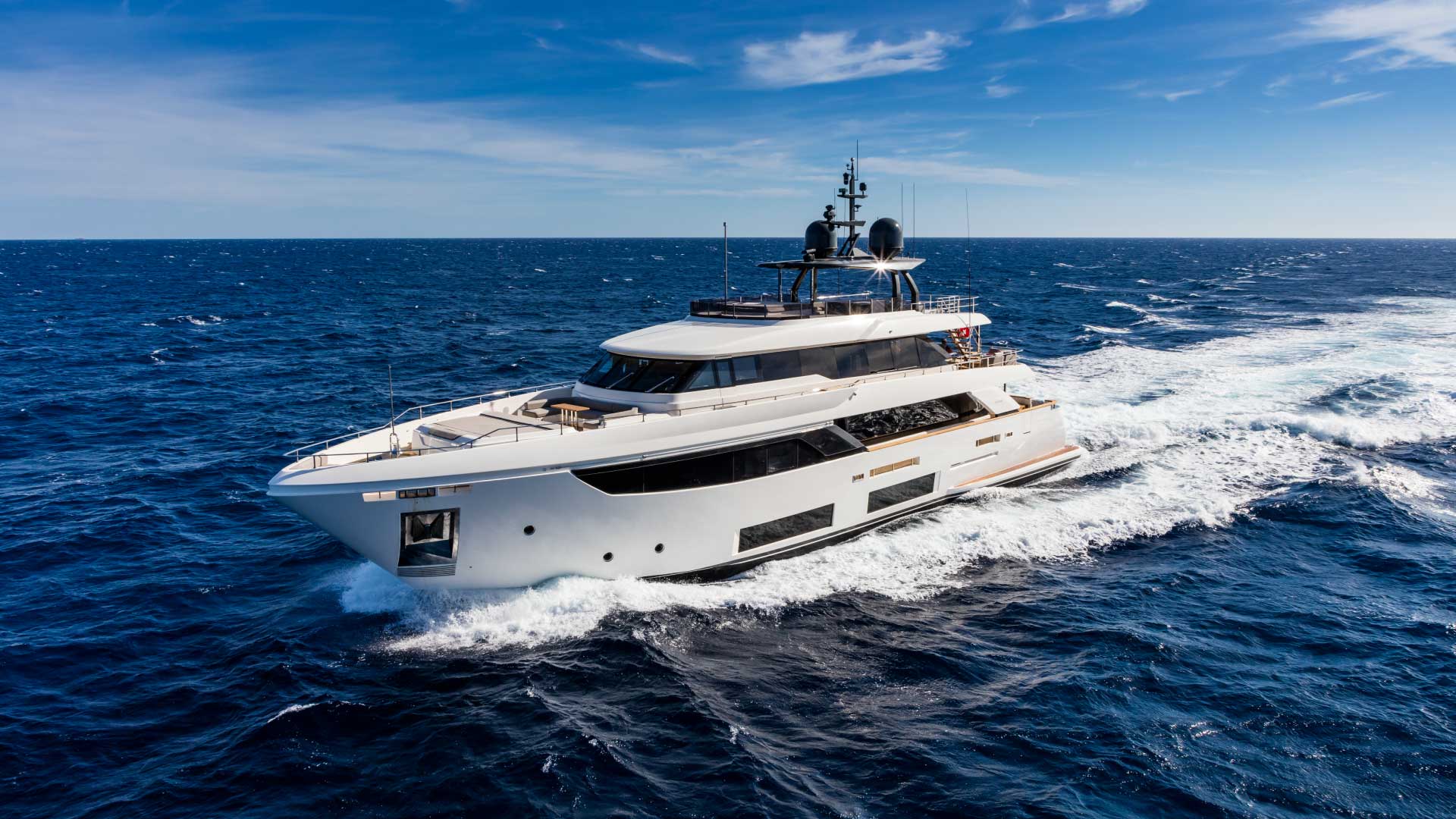 CUSTOM LINE NAVETTA 33 - Image 1