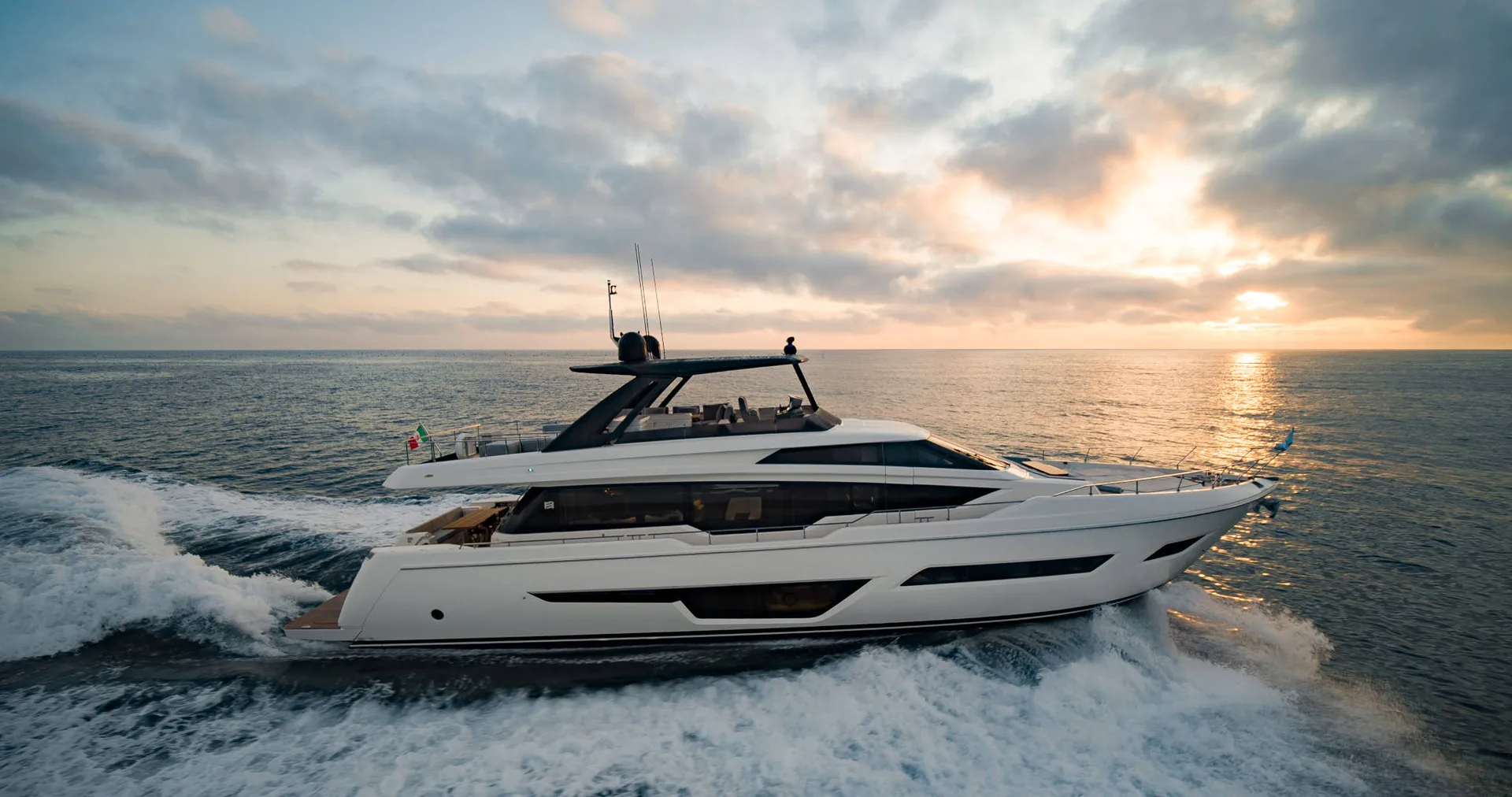 FERRETTI YACHTS 780 - Image 3