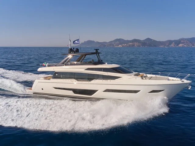 FERRETTI YACHTS 780