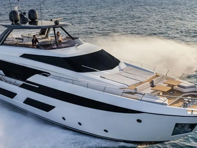 FERRETTI YACHTS 920