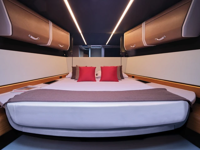 Yacht image 11